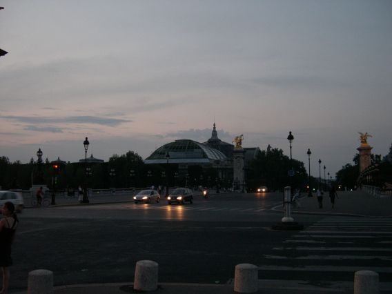  grand Palais à la tombée de la nuit
